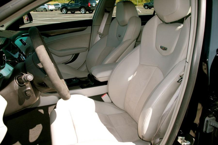  Cadillac CTS-V Coupe 2010 года  (фото 165 из 315)